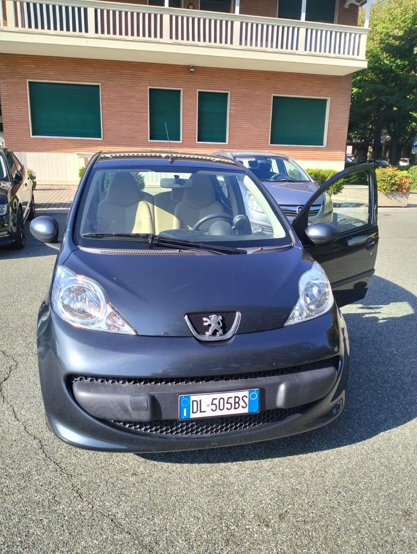 Peugeot 107 Grigia