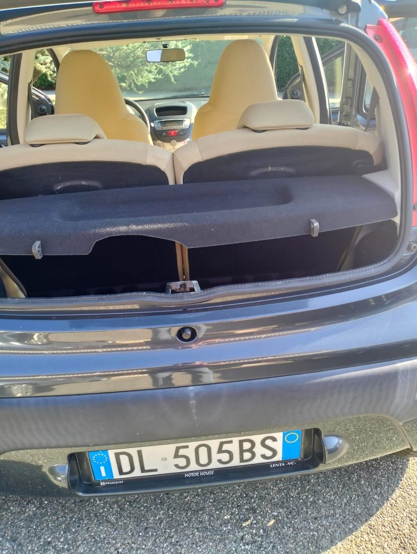 Peugeot 107 Grigia